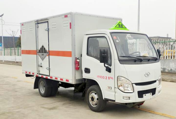 国六跃进小福星3米杂项危险物品厢式运输车核载1.1吨